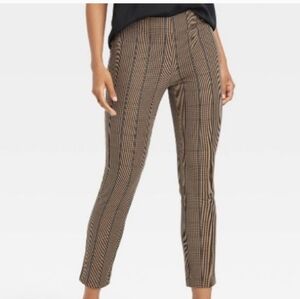 Brown fitted plaid pants